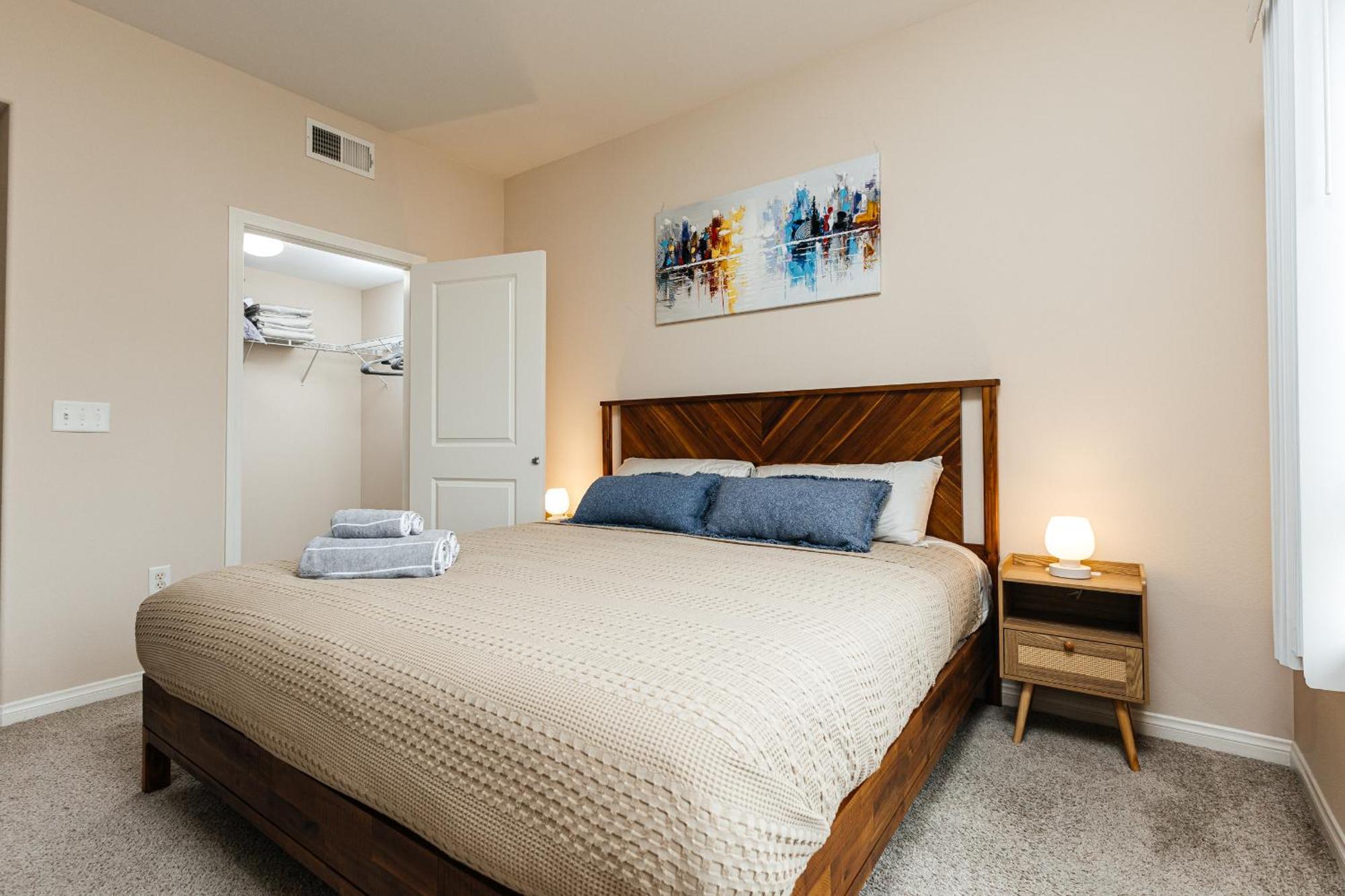 Stunning 2 Bedroom Near By The Grove Apartamento